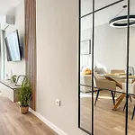 1br In A Brand-new Modern Complex Close To Centre Apartment *