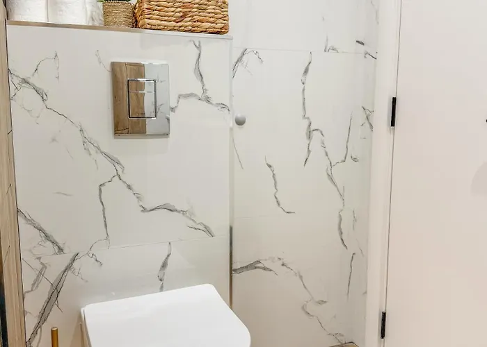 1br In A Brand-new Modern Complex Close To Centre